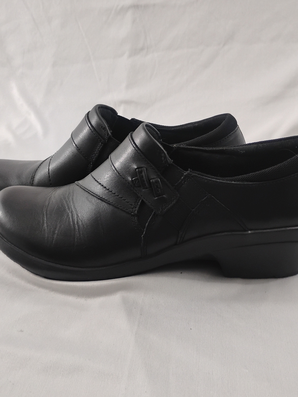 Clarks Black Leather Slip-On Comfort Shoes Size 8.5 - Picture 3 of 7